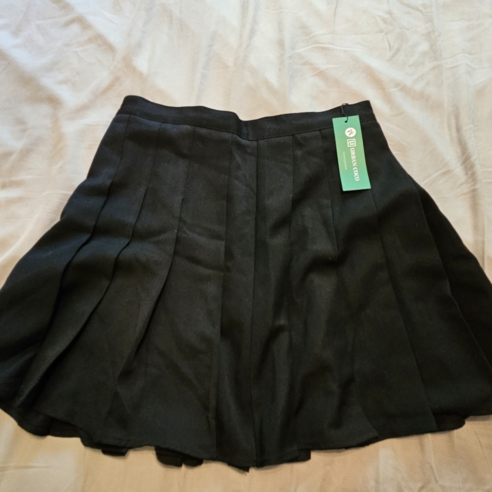 Black Pleated School Skirt. M. BRAND new.